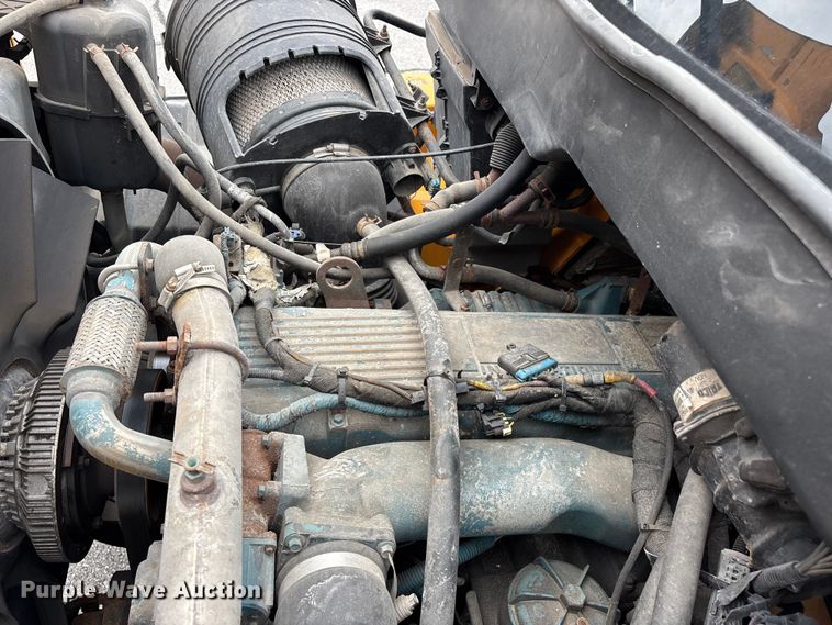 image for item FG0573 2006 International 7400 dump truck