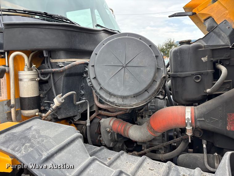 image for item FG0573 2006 International 7400 dump truck
