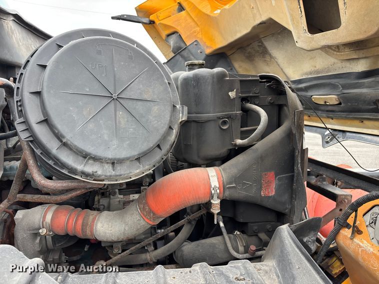 image for item FG0573 2006 International 7400 dump truck