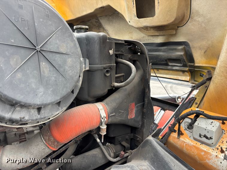 image for item FG0573 2006 International 7400 dump truck