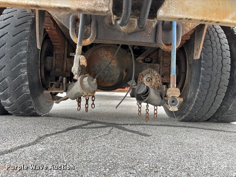 image for item FG0573 2006 International 7400 dump truck