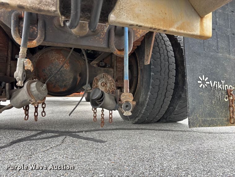 image for item FG0573 2006 International 7400 dump truck