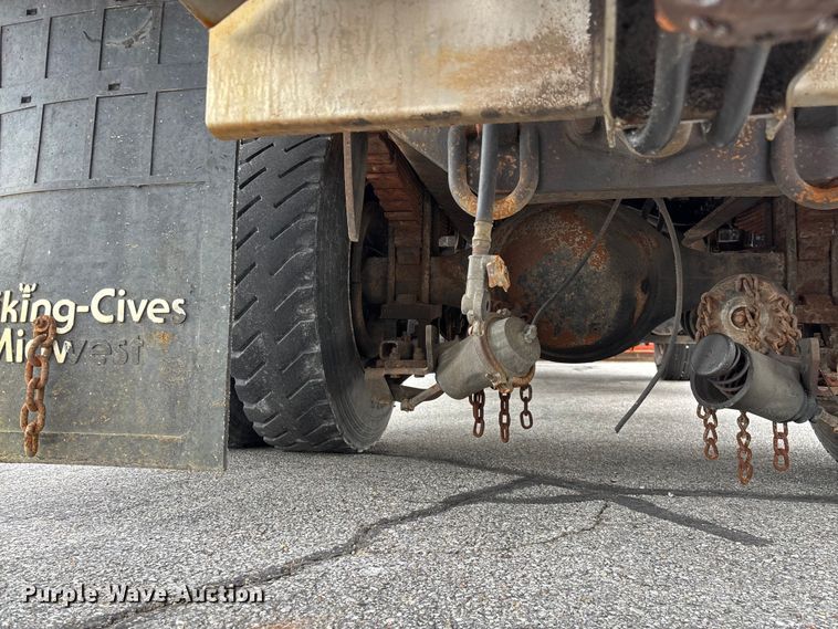 image for item FG0573 2006 International 7400 dump truck
