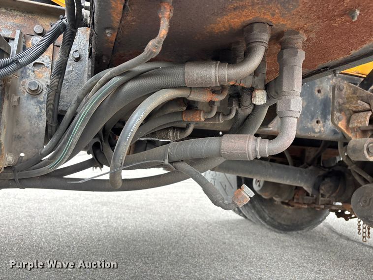 image for item FG0573 2006 International 7400 dump truck