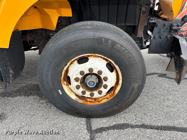 image for item FG0573 2006 International 7400 dump truck
