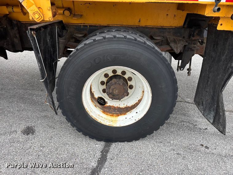 image for item FG0573 2006 International 7400 dump truck