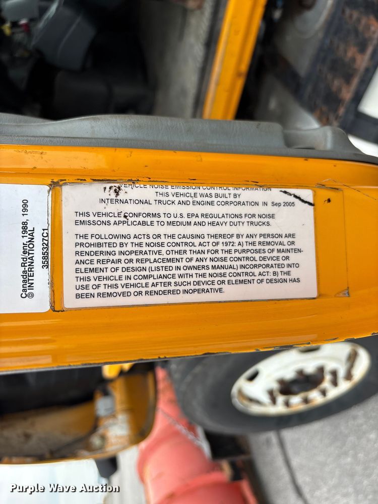 image for item FG0573 2006 International 7400 dump truck