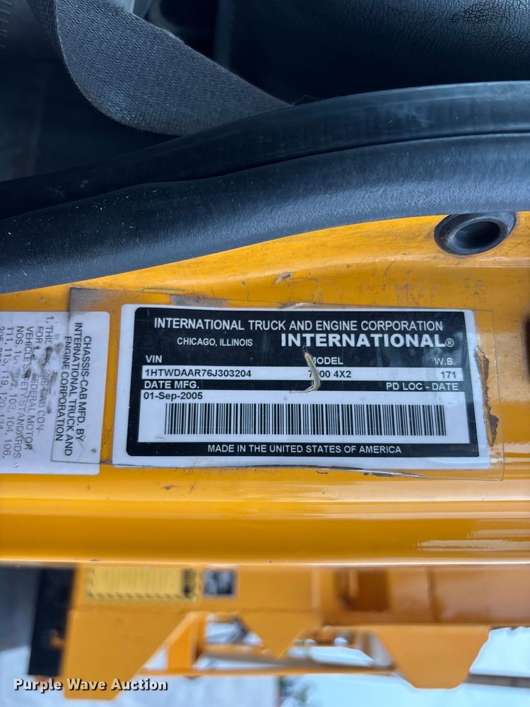 image for item FG0573 2006 International 7400 dump truck