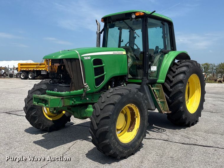 John Deere 7230 MFWD tractor