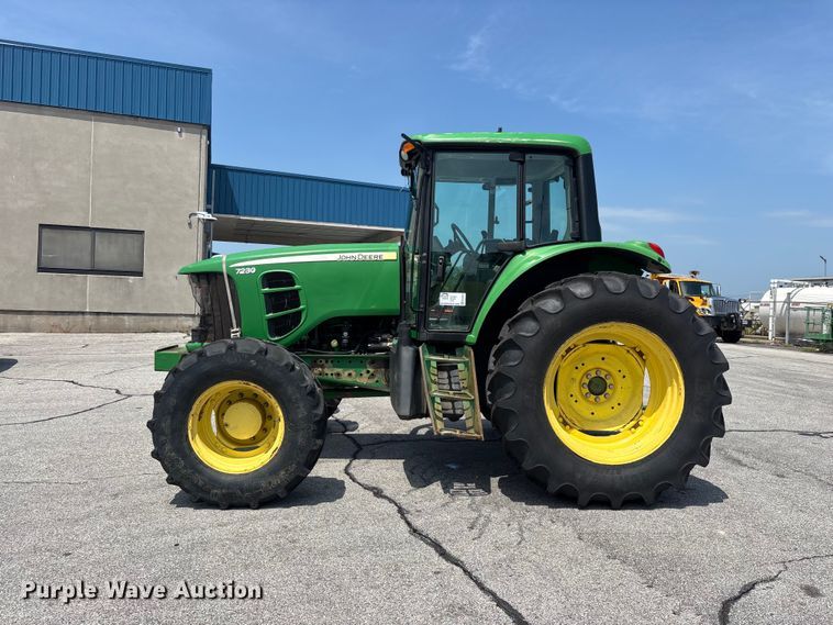 image for item FG0574 John Deere 7230 MFWD tractor