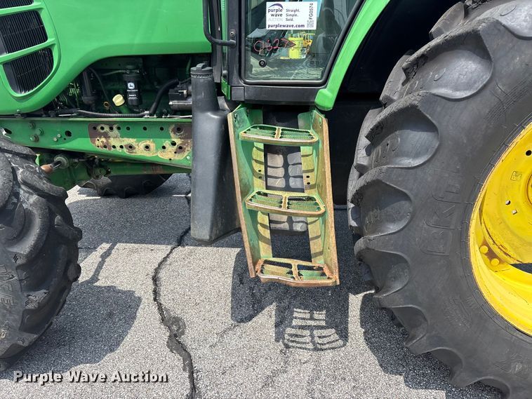 image for item FG0574 John Deere 7230 MFWD tractor