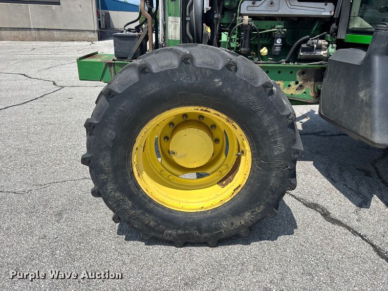 image for item FG0574 John Deere 7230 MFWD tractor