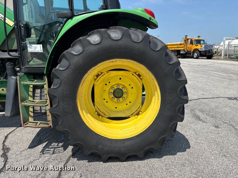image for item FG0574 John Deere 7230 MFWD tractor