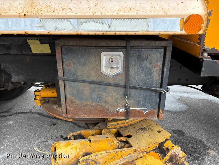image for item FG0578 2010 International 7500 SFA dump truck