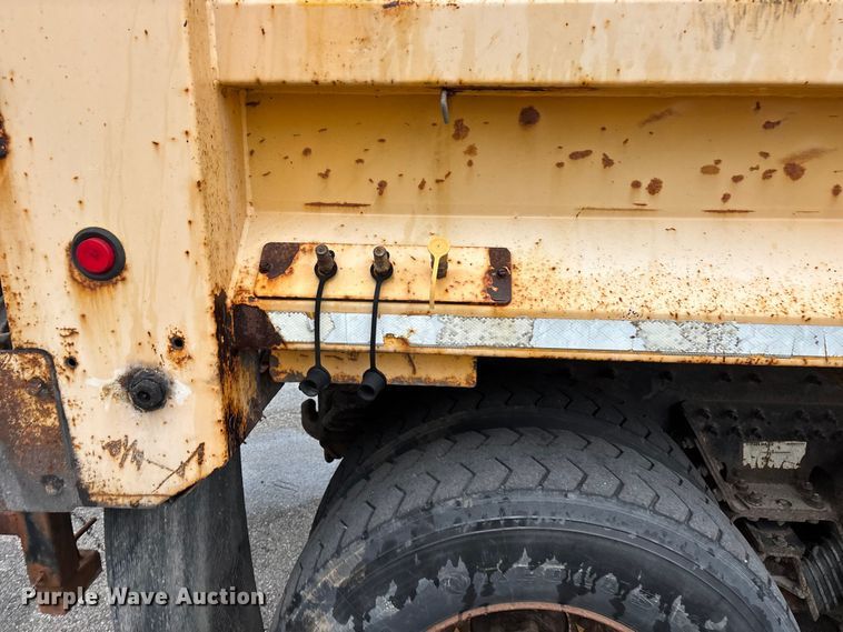 image for item FG0578 2010 International 7500 SFA dump truck