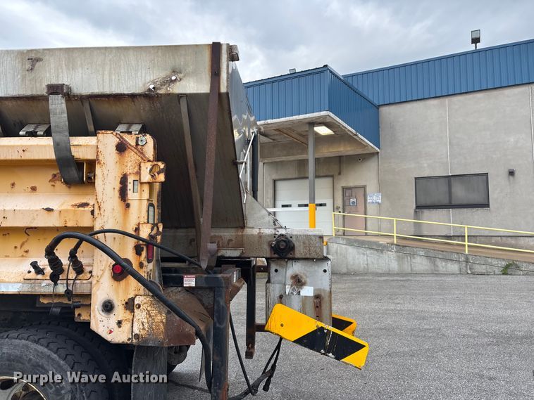 image for item FG0578 2010 International 7500 SFA dump truck