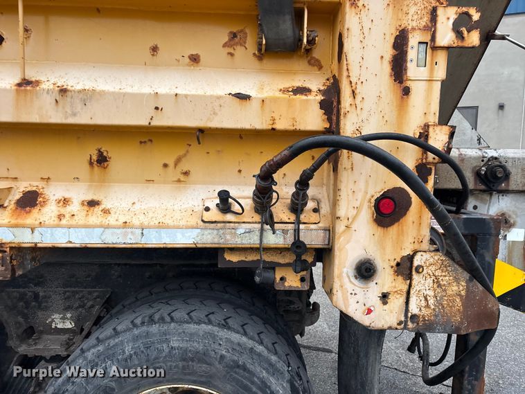 image for item FG0578 2010 International 7500 SFA dump truck