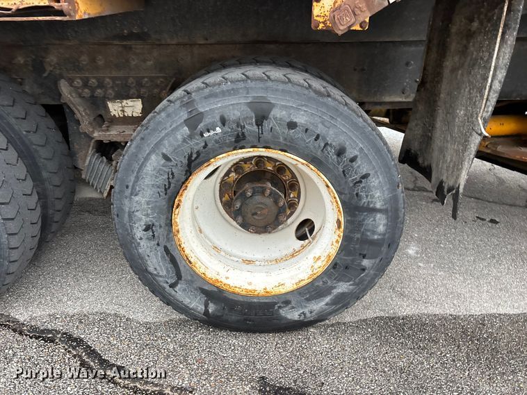 image for item FG0578 2010 International 7500 SFA dump truck