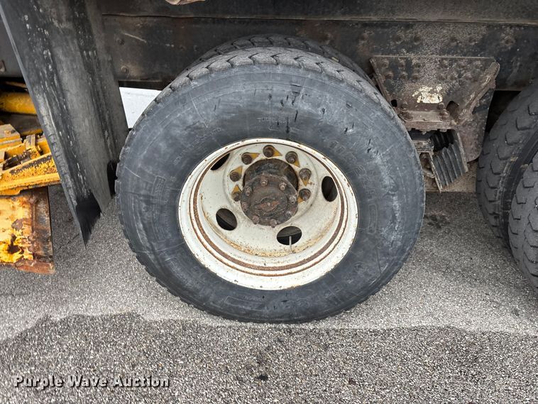 image for item FG0578 2010 International 7500 SFA dump truck