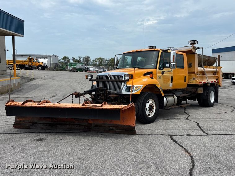 2005 International 7400 Crew Cab dump truck