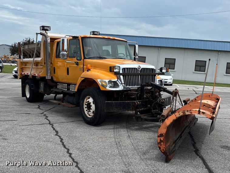 image for item FG0579 2005 International 7400 Crew Cab dump truck