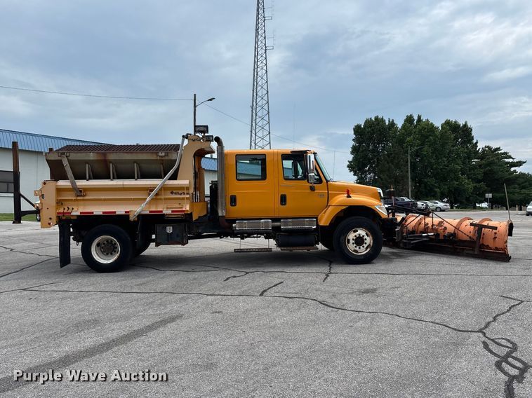 image for item FG0579 2005 International 7400 Crew Cab dump truck