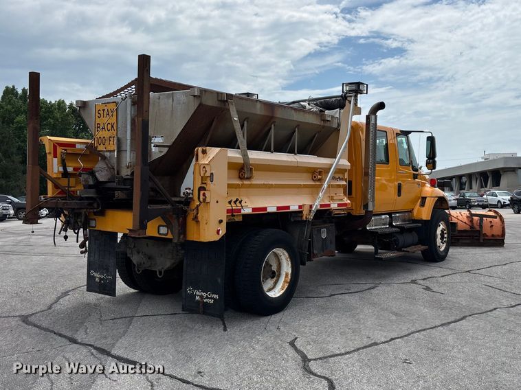 image for item FG0579 2005 International 7400 Crew Cab dump truck