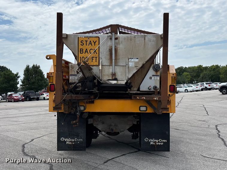 image for item FG0579 2005 International 7400 Crew Cab dump truck