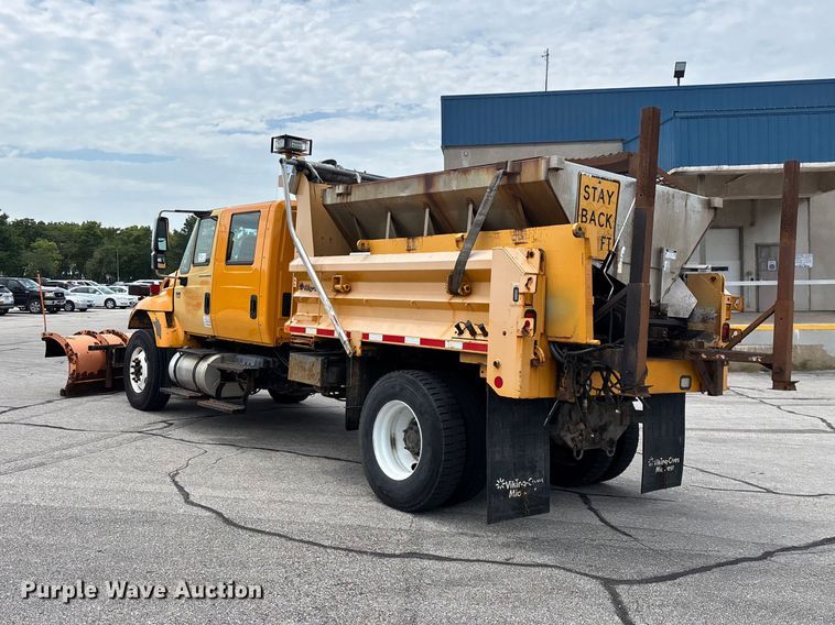 image for item FG0579 2005 International 7400 Crew Cab dump truck