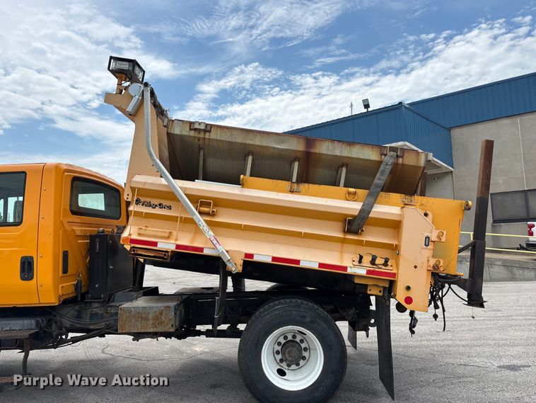 image for item FG0579 2005 International 7400 Crew Cab dump truck