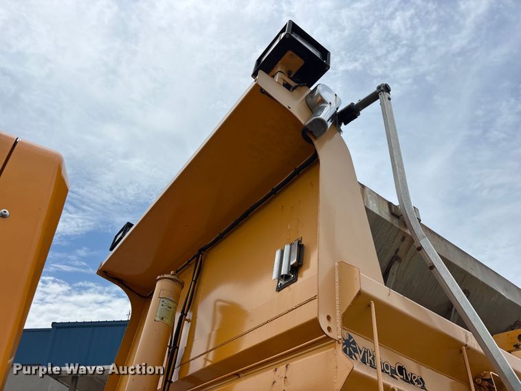 image for item FG0579 2005 International 7400 Crew Cab dump truck