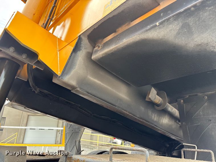 image for item FG0579 2005 International 7400 Crew Cab dump truck