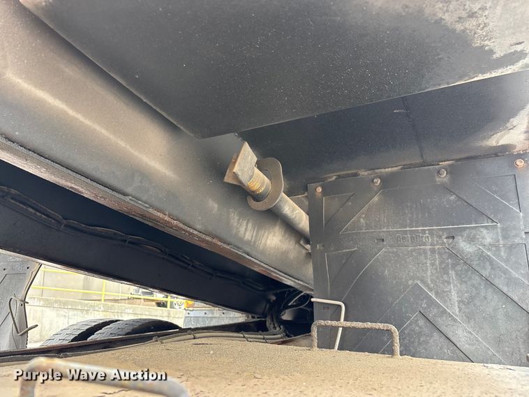 image for item FG0579 2005 International 7400 Crew Cab dump truck