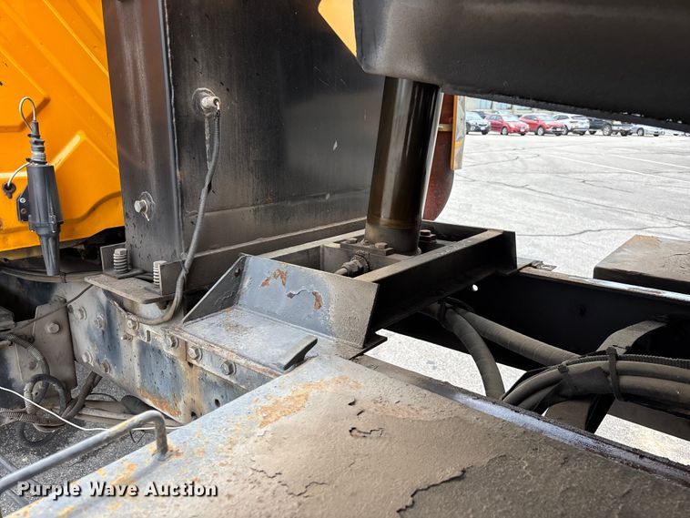 image for item FG0579 2005 International 7400 Crew Cab dump truck