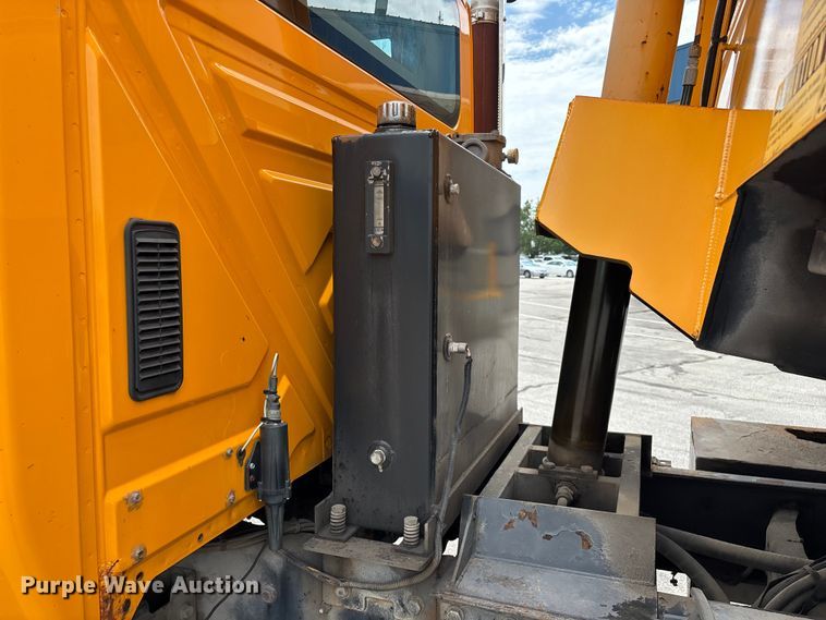 image for item FG0579 2005 International 7400 Crew Cab dump truck