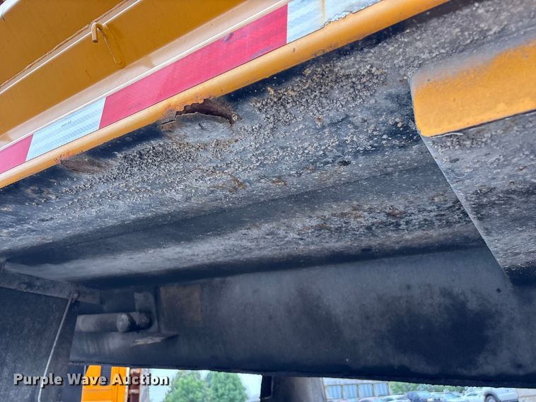 image for item FG0579 2005 International 7400 Crew Cab dump truck