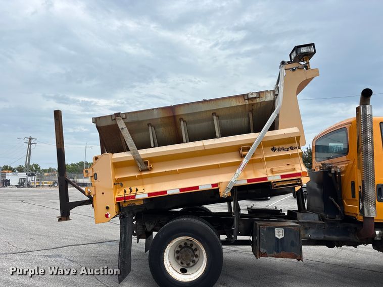 image for item FG0579 2005 International 7400 Crew Cab dump truck