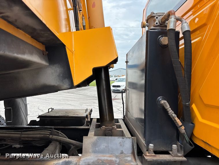 image for item FG0579 2005 International 7400 Crew Cab dump truck