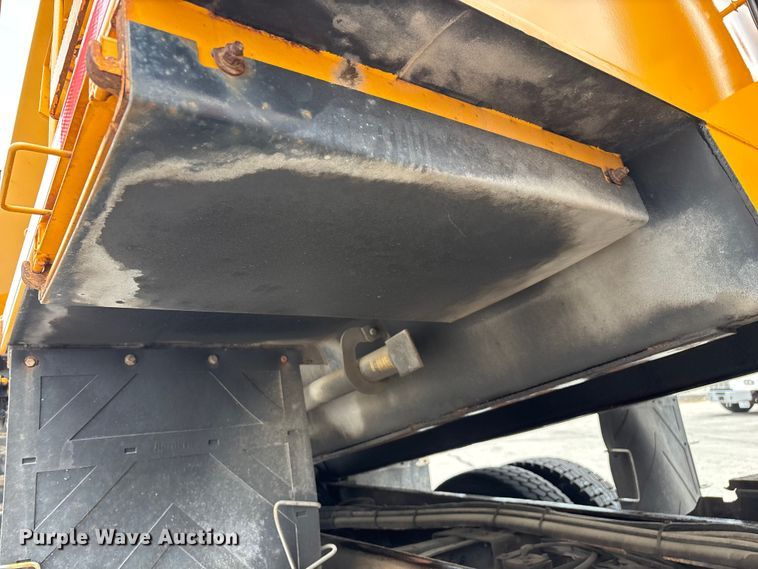 image for item FG0579 2005 International 7400 Crew Cab dump truck