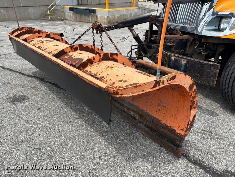 image for item FG0579 2005 International 7400 Crew Cab dump truck
