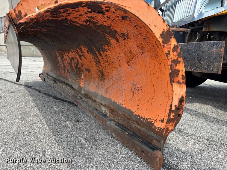 image for item FG0579 2005 International 7400 Crew Cab dump truck