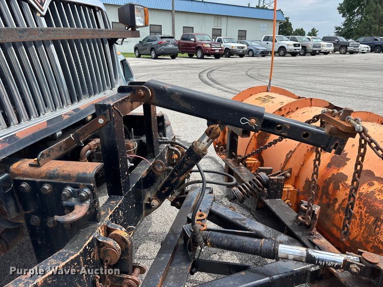 image for item FG0579 2005 International 7400 Crew Cab dump truck