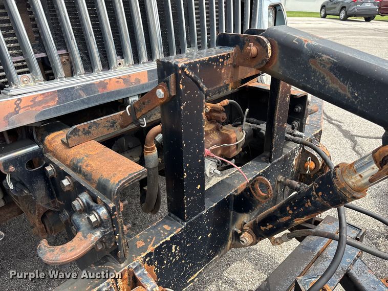 image for item FG0579 2005 International 7400 Crew Cab dump truck