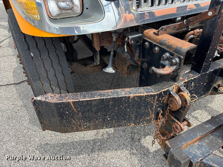image for item FG0579 2005 International 7400 Crew Cab dump truck