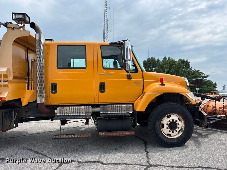 image for item FG0579 2005 International 7400 Crew Cab dump truck