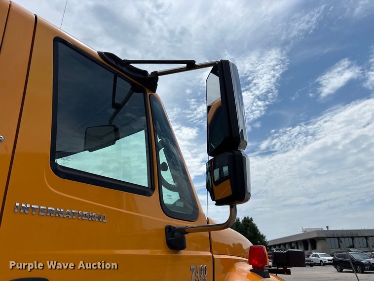 image for item FG0579 2005 International 7400 Crew Cab dump truck