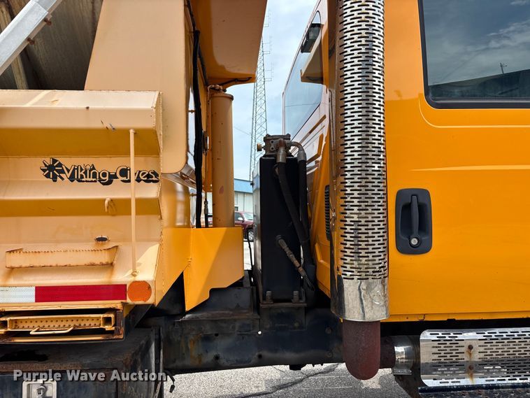 image for item FG0579 2005 International 7400 Crew Cab dump truck