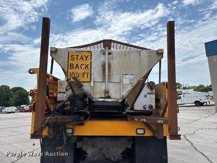image for item FG0579 2005 International 7400 Crew Cab dump truck
