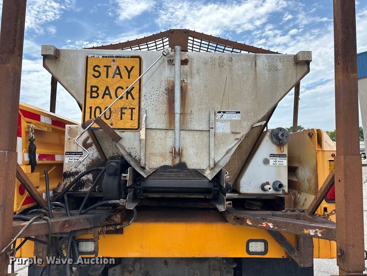image for item FG0579 2005 International 7400 Crew Cab dump truck