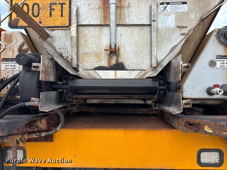 image for item FG0579 2005 International 7400 Crew Cab dump truck